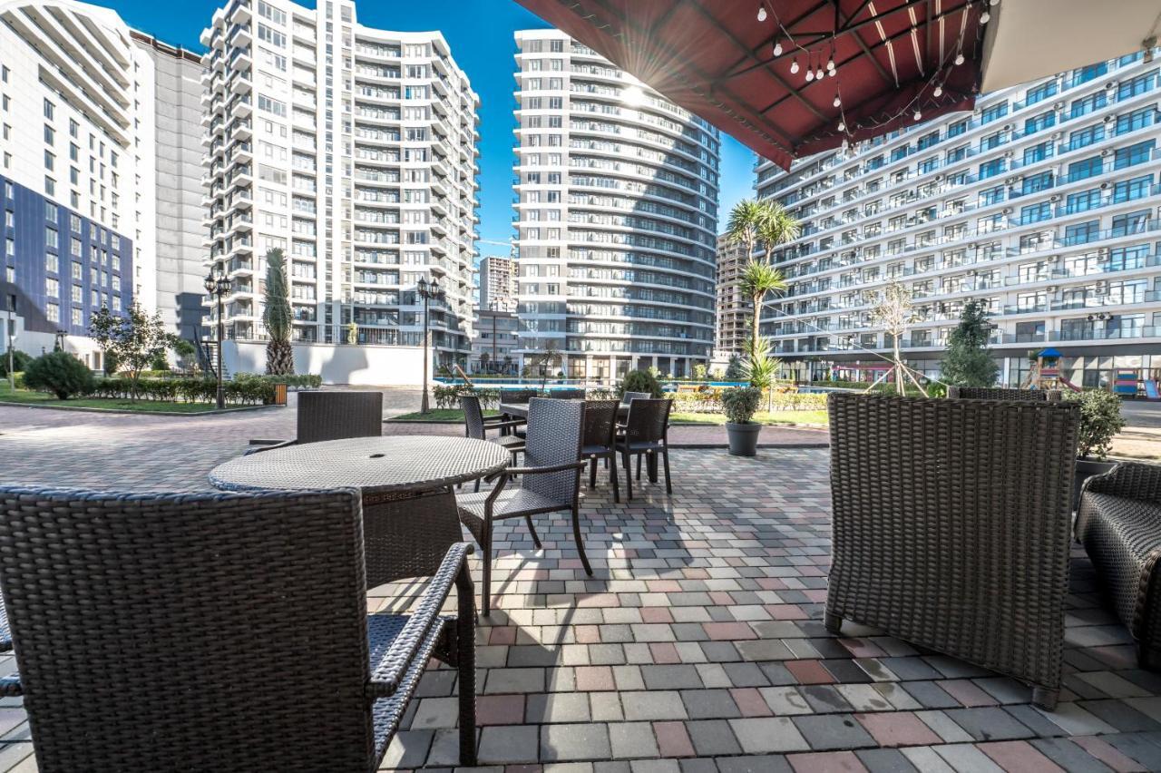 White Sails Residential Hotel Batumi Exterior photo