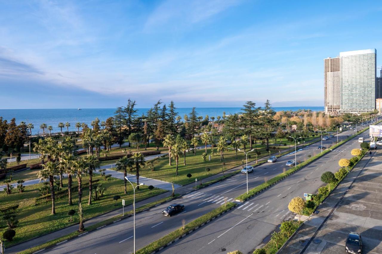 White Sails Residential Hotel Batumi Exterior photo