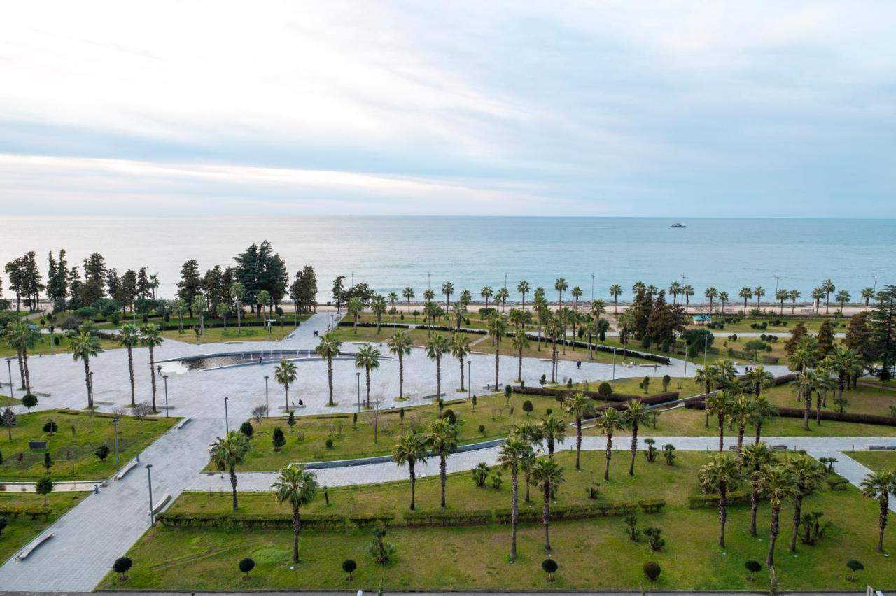 White Sails Residential Hotel Batumi Exterior photo
